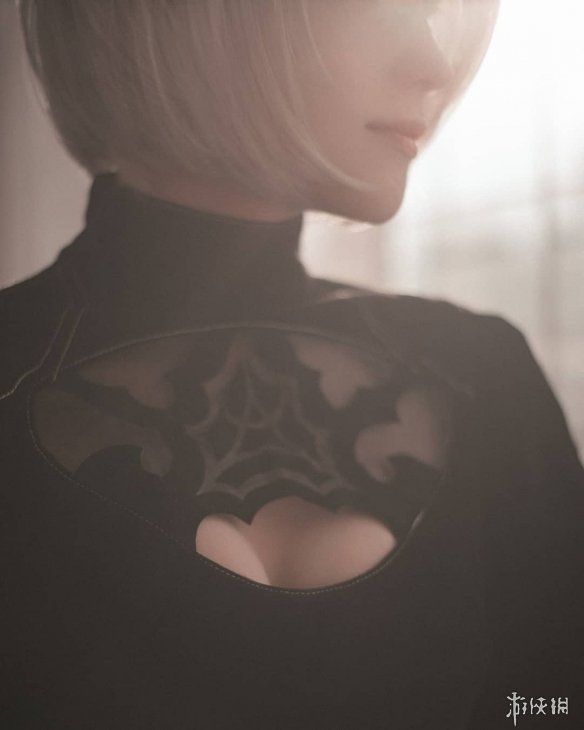 俄妹cos《尼尔》2B小姐姐 黑丝短裙带来极致的诱惑!