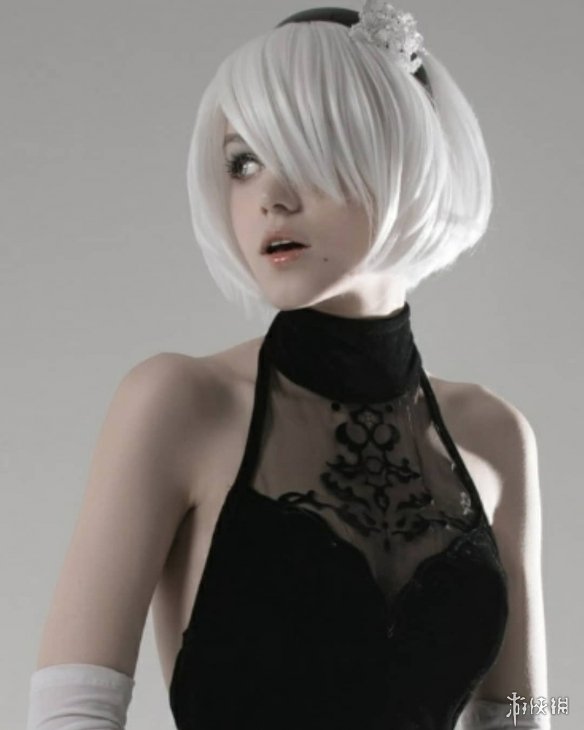 俄妹cos《尼尔》2B小姐姐 黑丝短裙带来极致的诱惑!