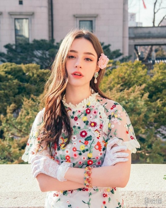 ˼侫飡˹崿ŮDasha Taran