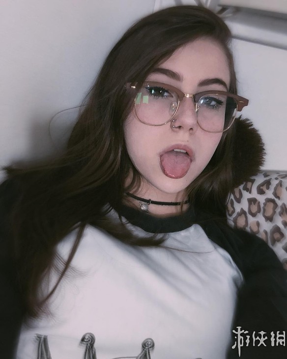 巴西网红美少女大的泳装包不住 成熟大胆翘臀好身材