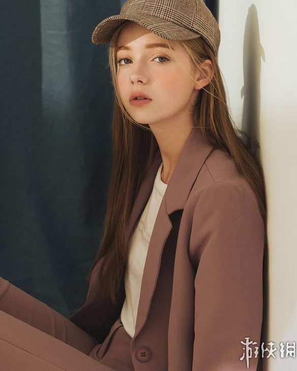 俄罗斯禁欲系颜值嫩模 仙女长相360度无死角般甜美