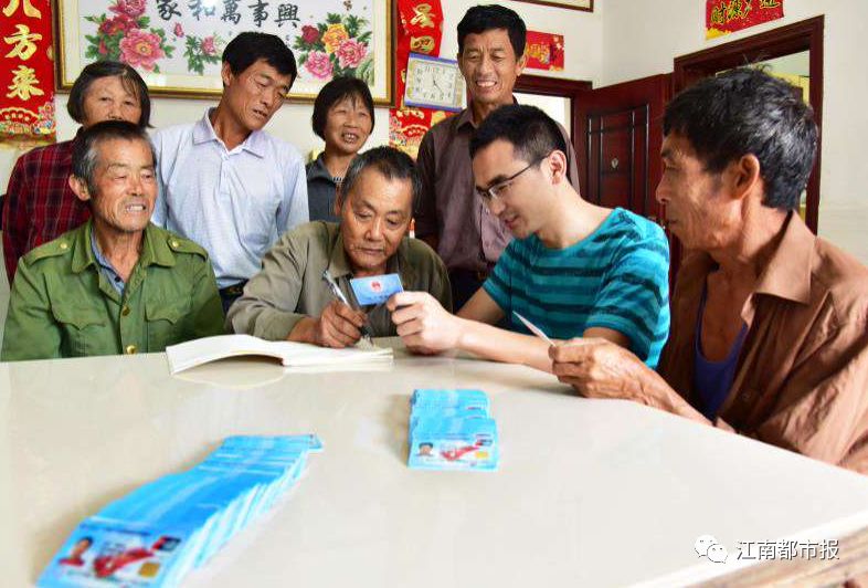 员工自愿放弃社保离职时可领赔偿金?真相是…