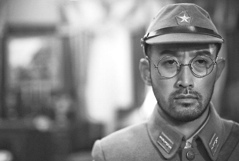 美浓轮泰史在《香港大营救》中扮演日本军官。