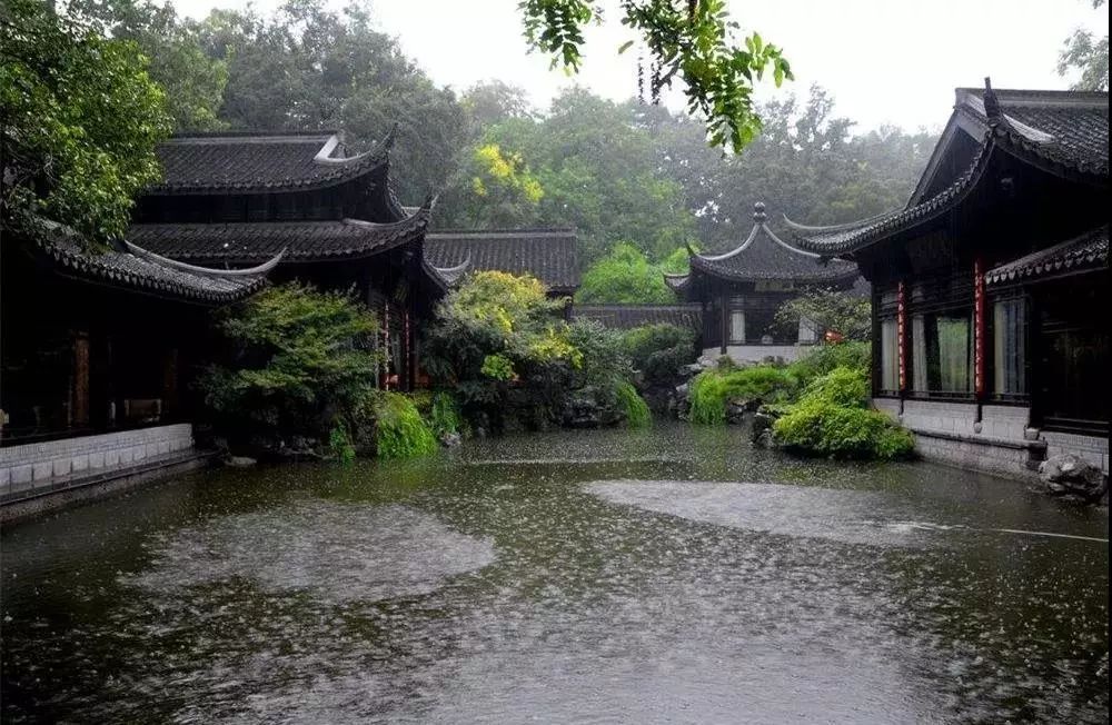 东方早安丨南朝四百八十寺,多少楼台烟雨中
