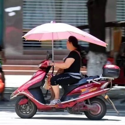 可怕！女子被它刺破喉咙当场身亡，这东西夏天经常用（视频）