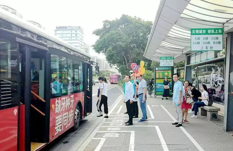 以后坐公交不用挤着上车了!