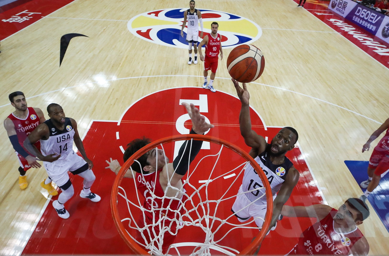 沃克:不管怎样还是赢了 球队要加强破联防的能