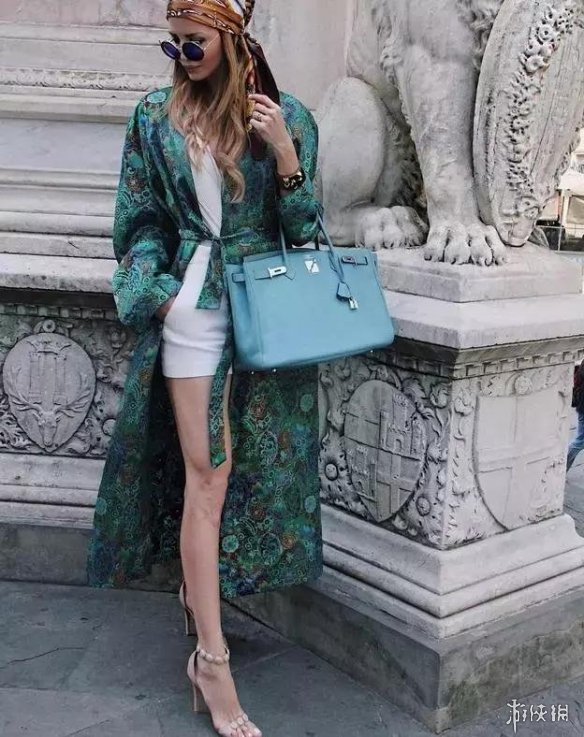 你能看出她快50了吗?奶奶级的火辣美人堪称岁月宠儿