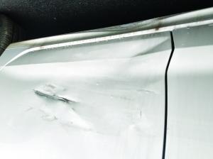 新车还没交付就在4S店毁容 车主欲换新车遭4S店拒绝