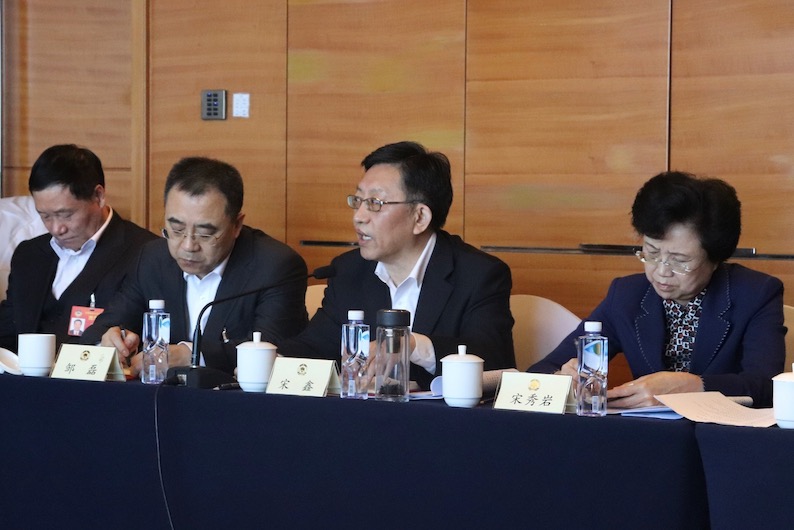 国金董事长_国岳集团董事长图片(2)