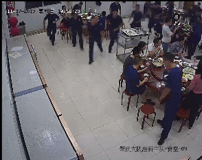新郎和哥们一起跑了 新娘的反应让人心灵异故事