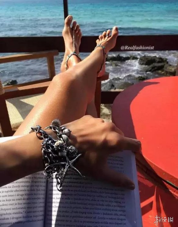 你能看出她快50了吗?奶奶级的火辣美人堪称岁月宠儿