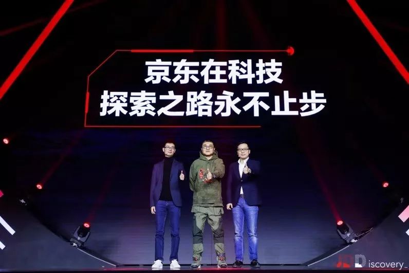 「和记体育平台」宠妻狂魔Doinb 抵达德国给国内妻子订花