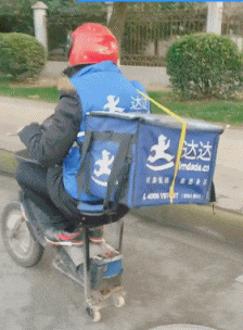 搞笑gif:妹子有个大长腿就了不得了吗,节操都不管不顾