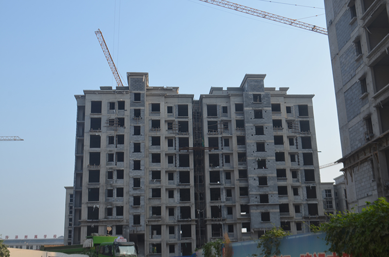 剑桥学府楼栋全部封顶 多层、高层准现房在售