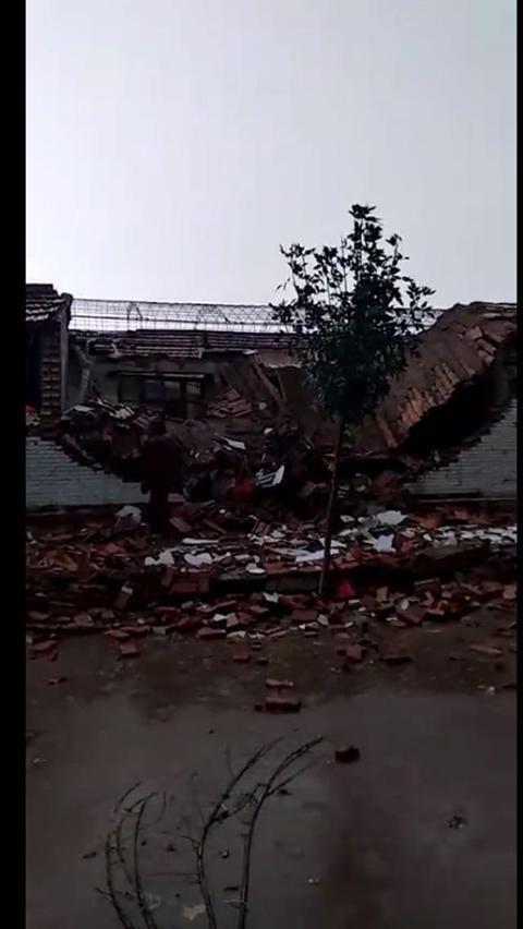 天津龙卷风持续十分钟 多处民房受损一人受轻