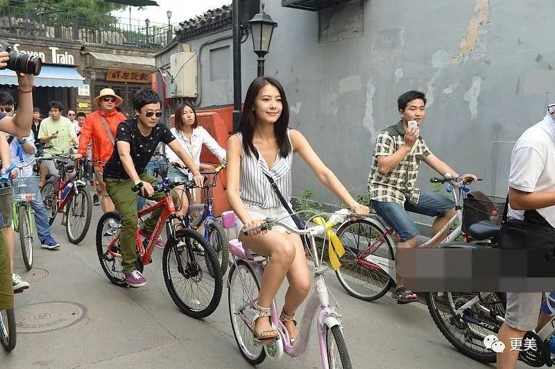 范冰冰超白 刘亦菲很瘦 明星的颜值有多扛打 路透照才最真实