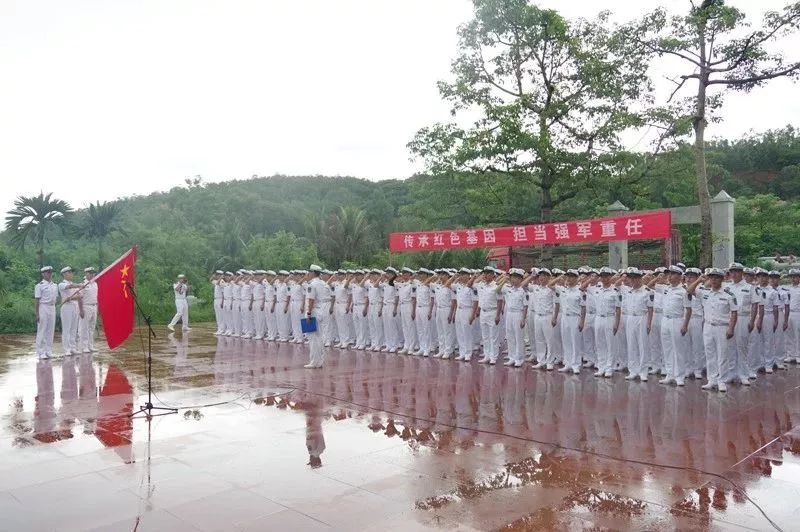军人口号服从_军人服从命令图片(2)