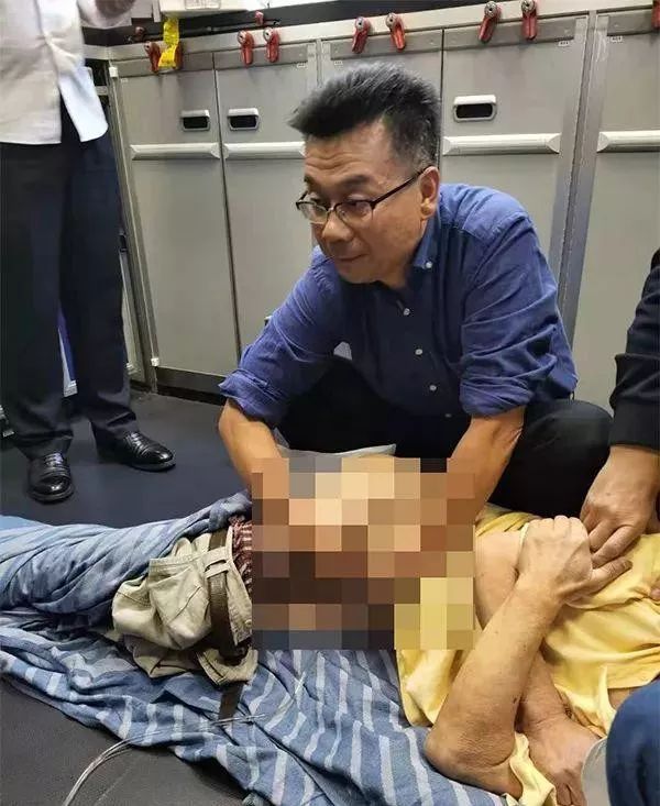 医生飞机回到未来1迅雷下载吸尿救人善举另一面