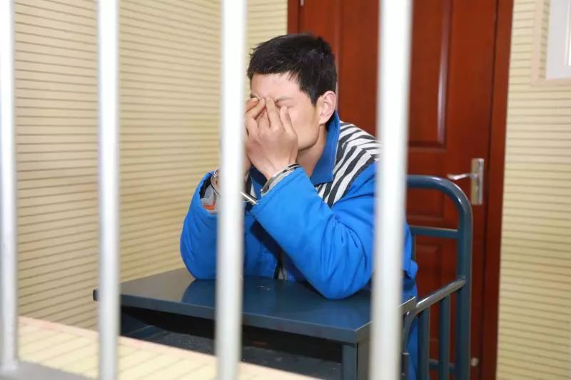 烟台一男子跟妻子吵架竟酗酒报复社会 已被警