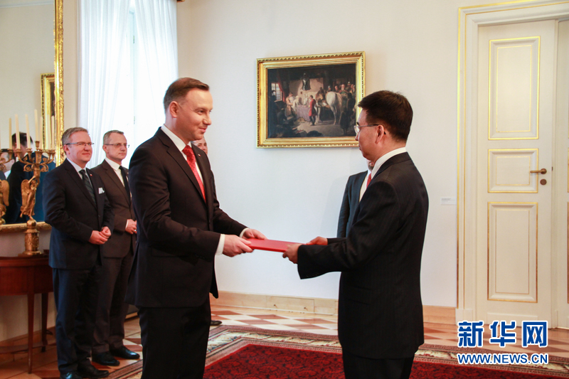 新任中国驻波兰大使刘光源向波总统杜达递交国书