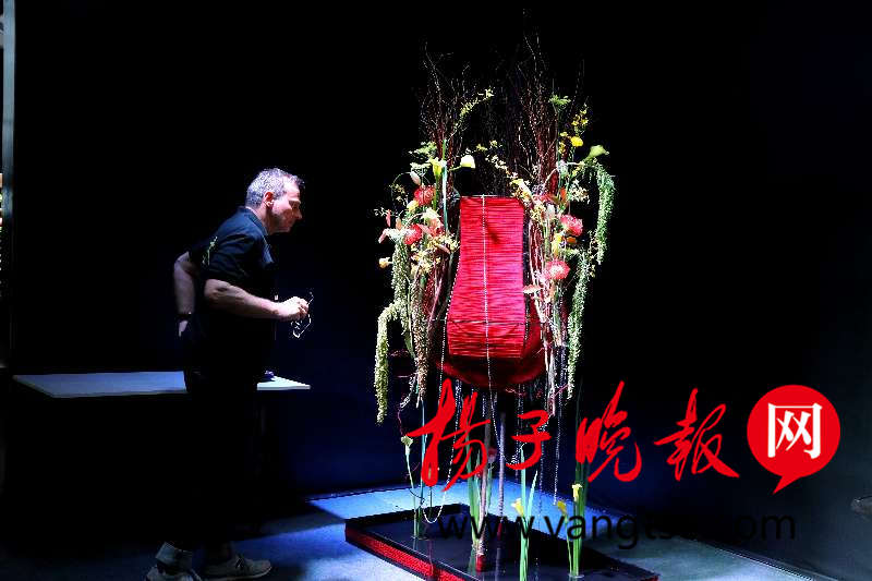 大师角逐荷兰花海 冠军将代表中国参加花艺世界杯
