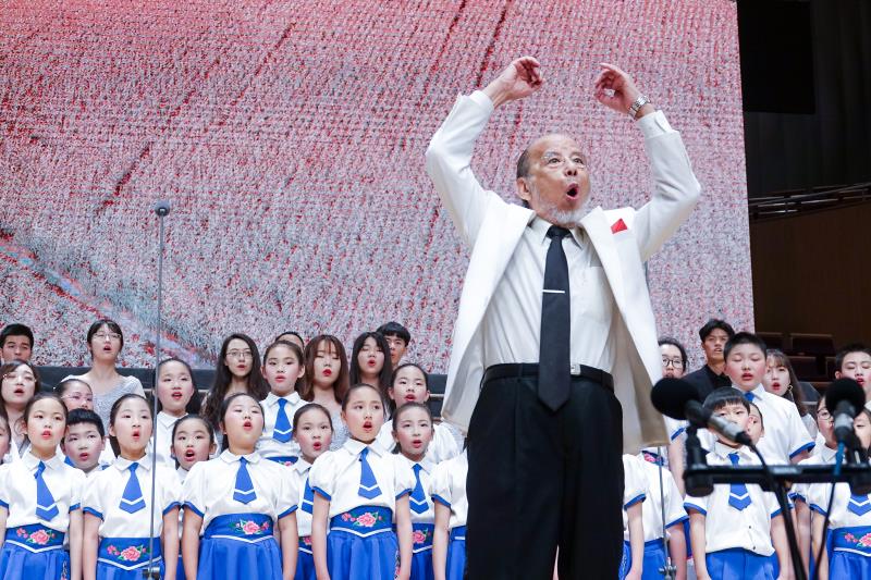 93岁曹鹏执棒《在希望的田野上--纪念改革开放