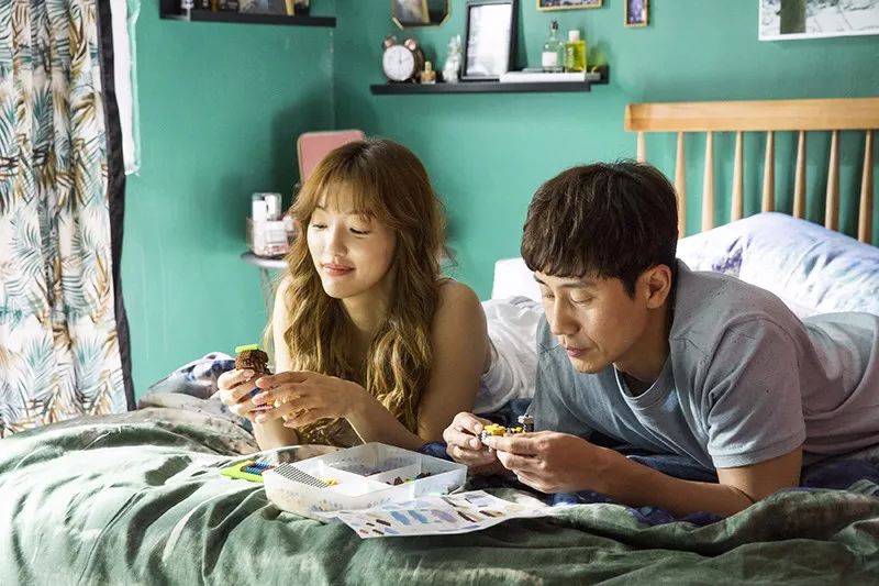 两对夫妻4人出轨,果然出轨不是男人的专利!