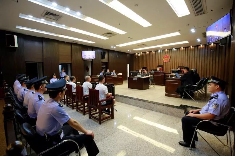 男子想买透视赌具坑人 自己反被讹了一笔