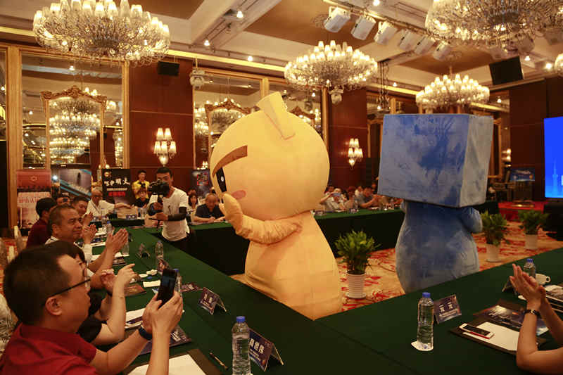 CCTV-12爱心大篷车驶进西安 邂逅魅力古都