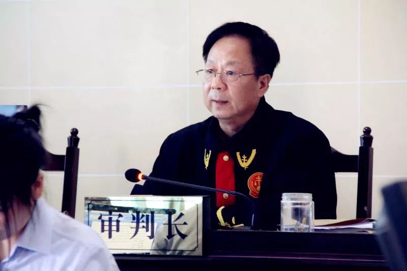 ▲刑庭负责人谭凤明担任审判长案情简介