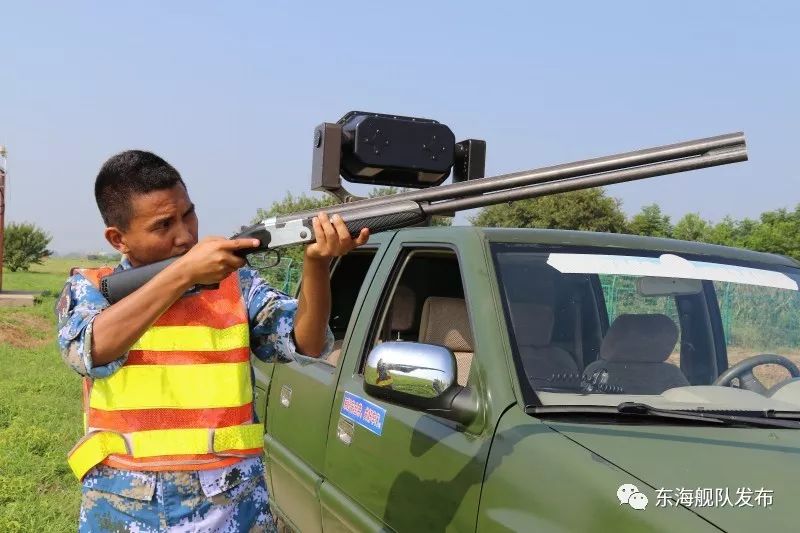 烈日炎炎不惧“烤验”,我们是守护战鹰的场站驱鸟兵