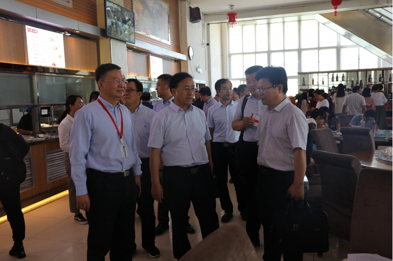 学校领导看望2018级本科新生