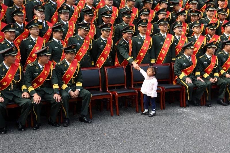 有一种依依不舍,叫脱下军装!