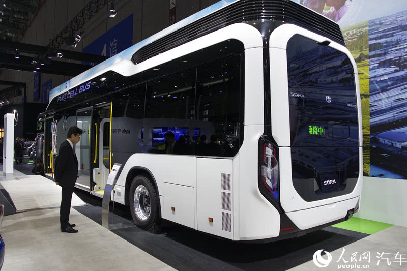 首届中国国际进口博览会汽车展 创新智能产品