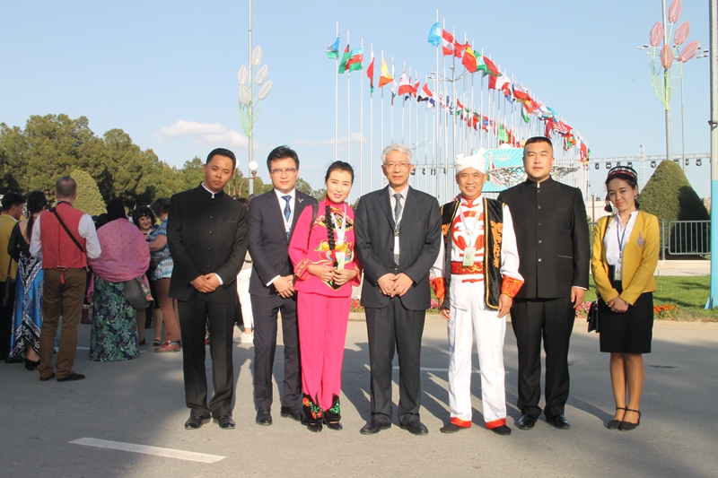 乌兹别克斯坦举办首届国际民间口头说唱艺术节 “陕北说书”艺人代表中国参演受关注