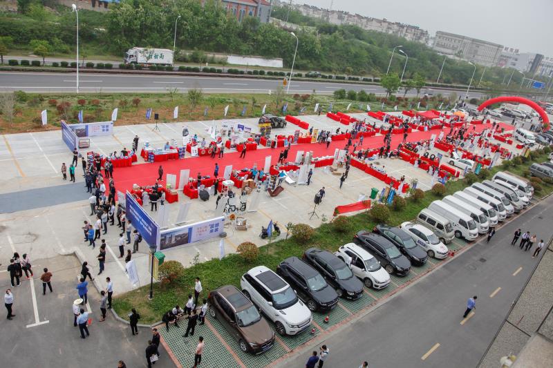 万宇举办汽车服务新产品新技术展