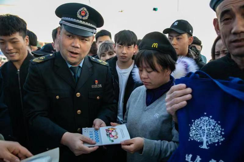 皇冠新现金网app系列|长沙69岁娭毑百万元房产被8万元“贱卖”,今天终于被追回!签署协议时要注意这件事……
