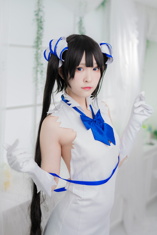 cosplay图片最低美腿,黑saber泳装cos 长腿光脚加胸器纯美妹子奈绪最新动漫cos美图养养眼