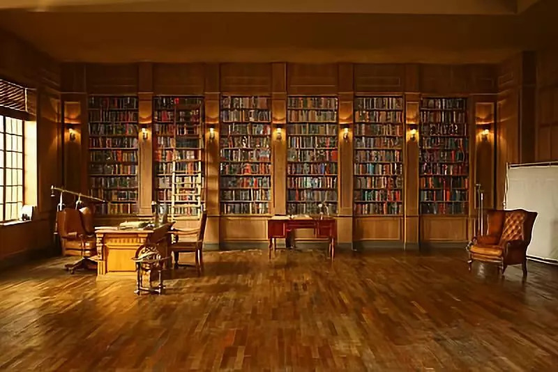酱紫fm出品 但凡读书人,都想拥有一个大书房,一张大书桌.