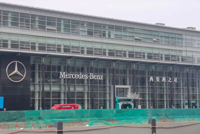 对话西安奔驰女车主:"再来一次,我不会坐上引擎盖"