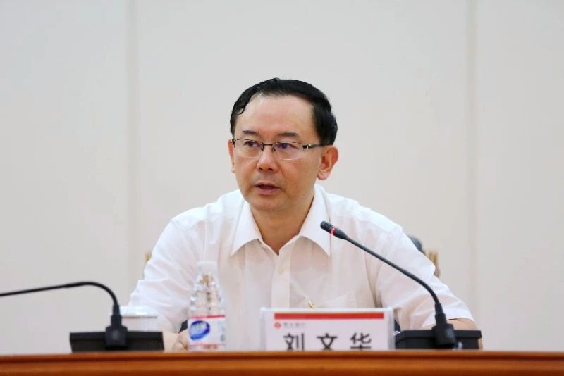 困仑国际下载 热刺2-1逆转布莱顿,凯恩扳平比分,阿里破门