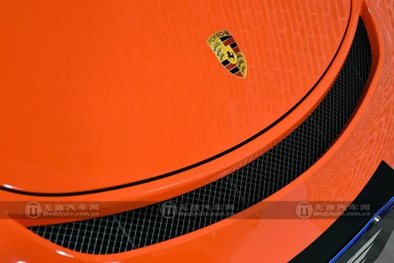 高转NA水平对置终极玩家 911 GT3RS裙底更精彩