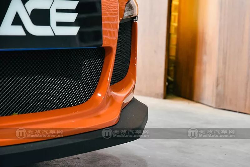 高转NA水平对置终极玩家 911 GT3RS裙底更精彩