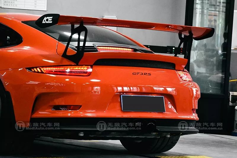 高转NA水平对置终极玩家 911 GT3RS裙底更精彩
