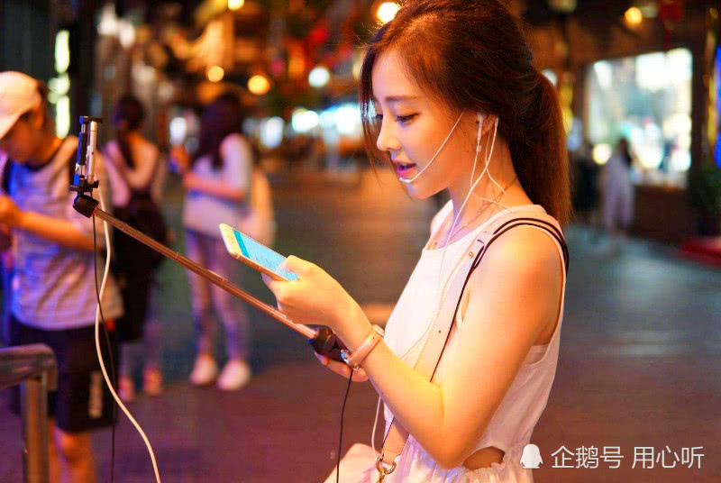 冯提莫翻唱的《说散就散》,与原唱的差距到底有多少?图片