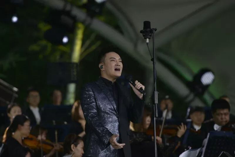 【扩散】星光大道总冠军傲日其愣来了,这场演