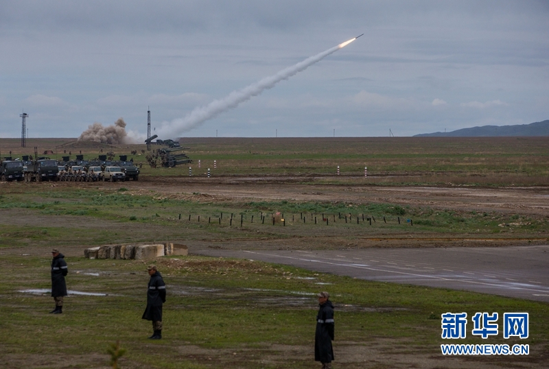 4月26日,哈萨克斯坦武装力量在奥塔尔军事基地举行阅兵式彩排.