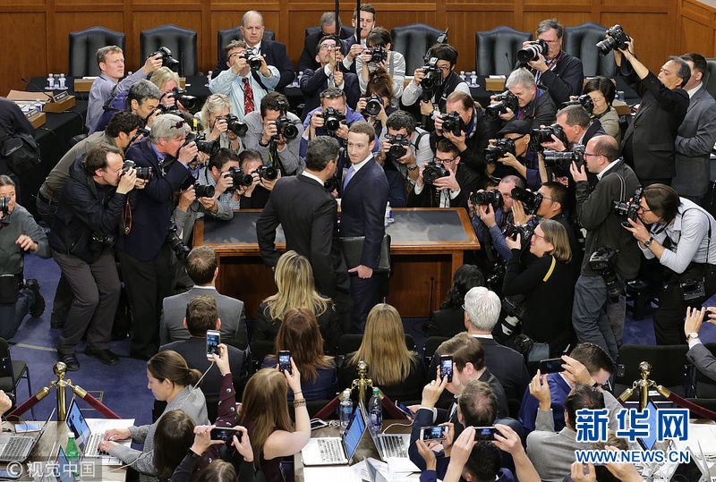 美国:脸书创始人扎克伯格向国会作证 被记者层