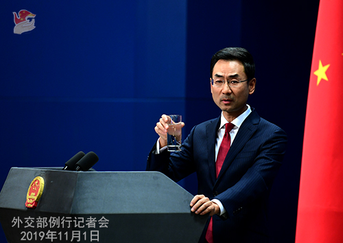 网络博彩交流群·内蒙狼与人9个温情瞬间,心都融化了,游客:这还是狼吗?